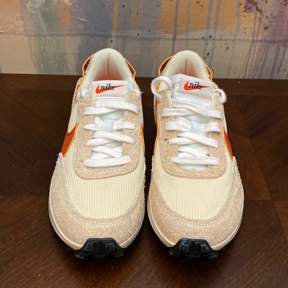 Nike Waffle Debut Vintage Muslin/Coconut milk/Campfire Orange/Black Women’s 7 - Picture 2 of 7